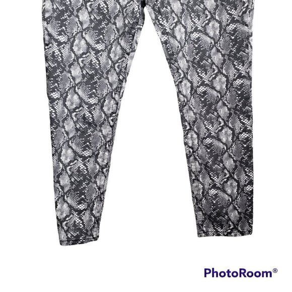 Snake print high rise gray and white skinny jeans size 16 - Picture 3 of 9